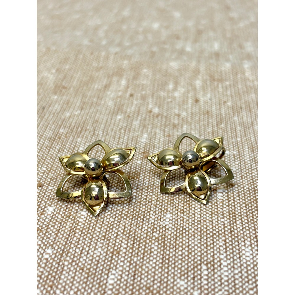 Vintage Sarah Coventry MCM Gold Tone Flower Clip On Earrings Mid Century Modern
